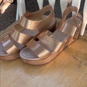 Glitter sandal in size 7.5